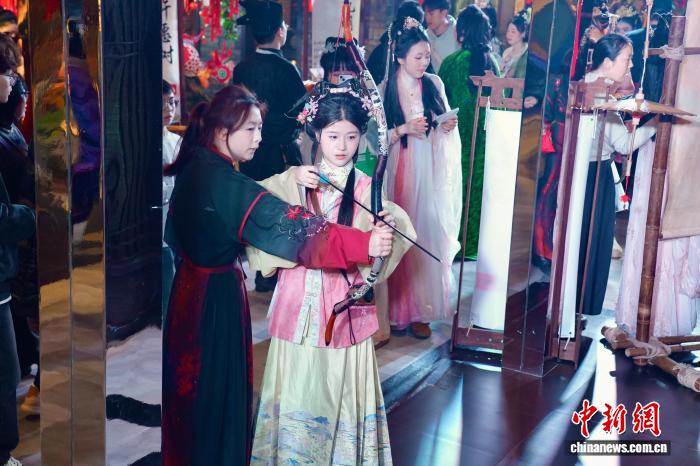 (新春见闻)从用餐到“入戏” 沉浸式国风餐饮新春升温