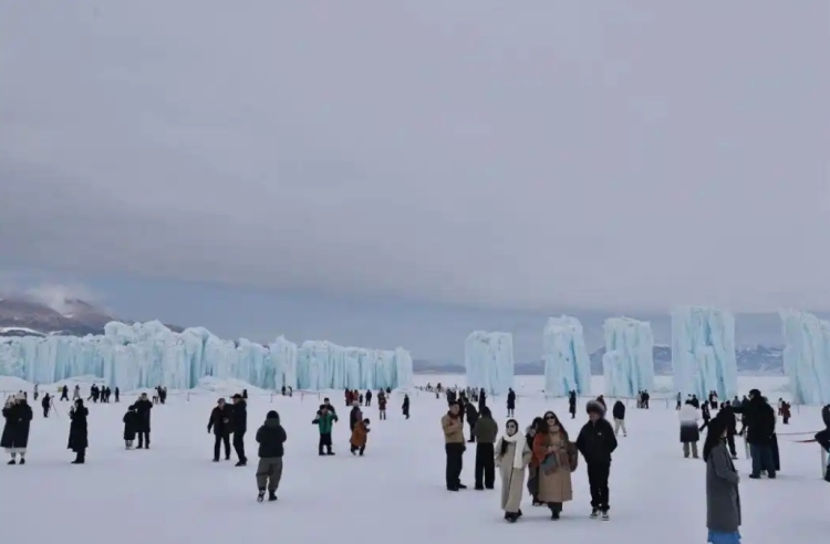 过年人潮已刷屏！新疆各地新年活动扎堆 满城都是人人人