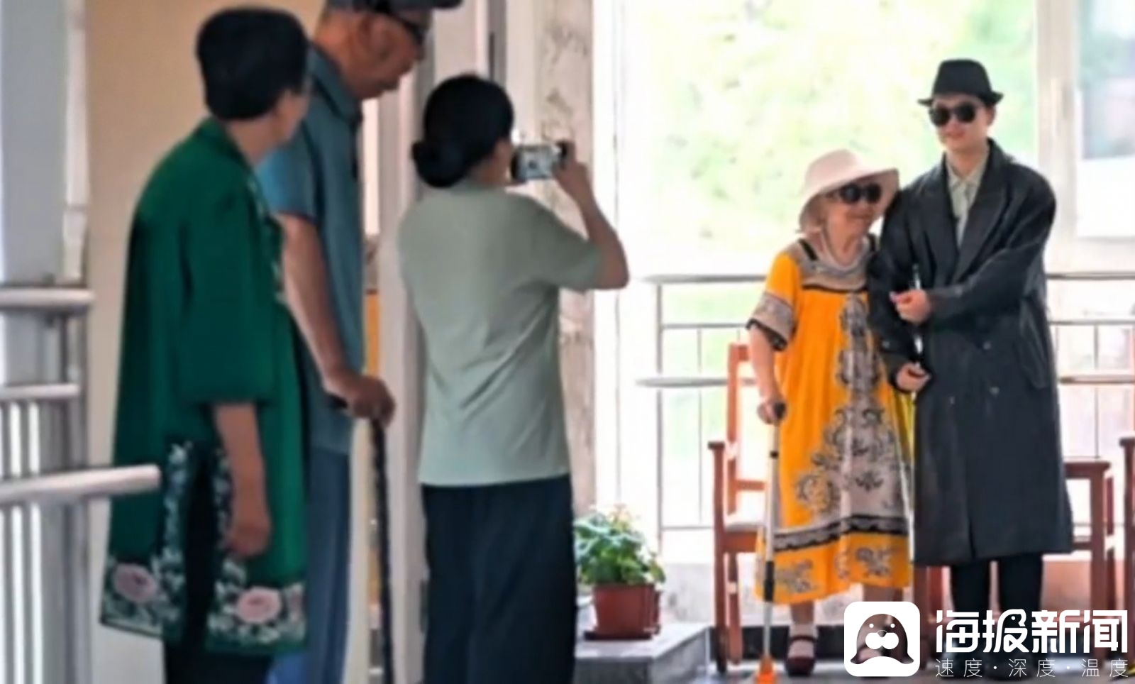 新春走基层丨“00后”带百位老人勇闯短视频,把养老院过成“连续剧”