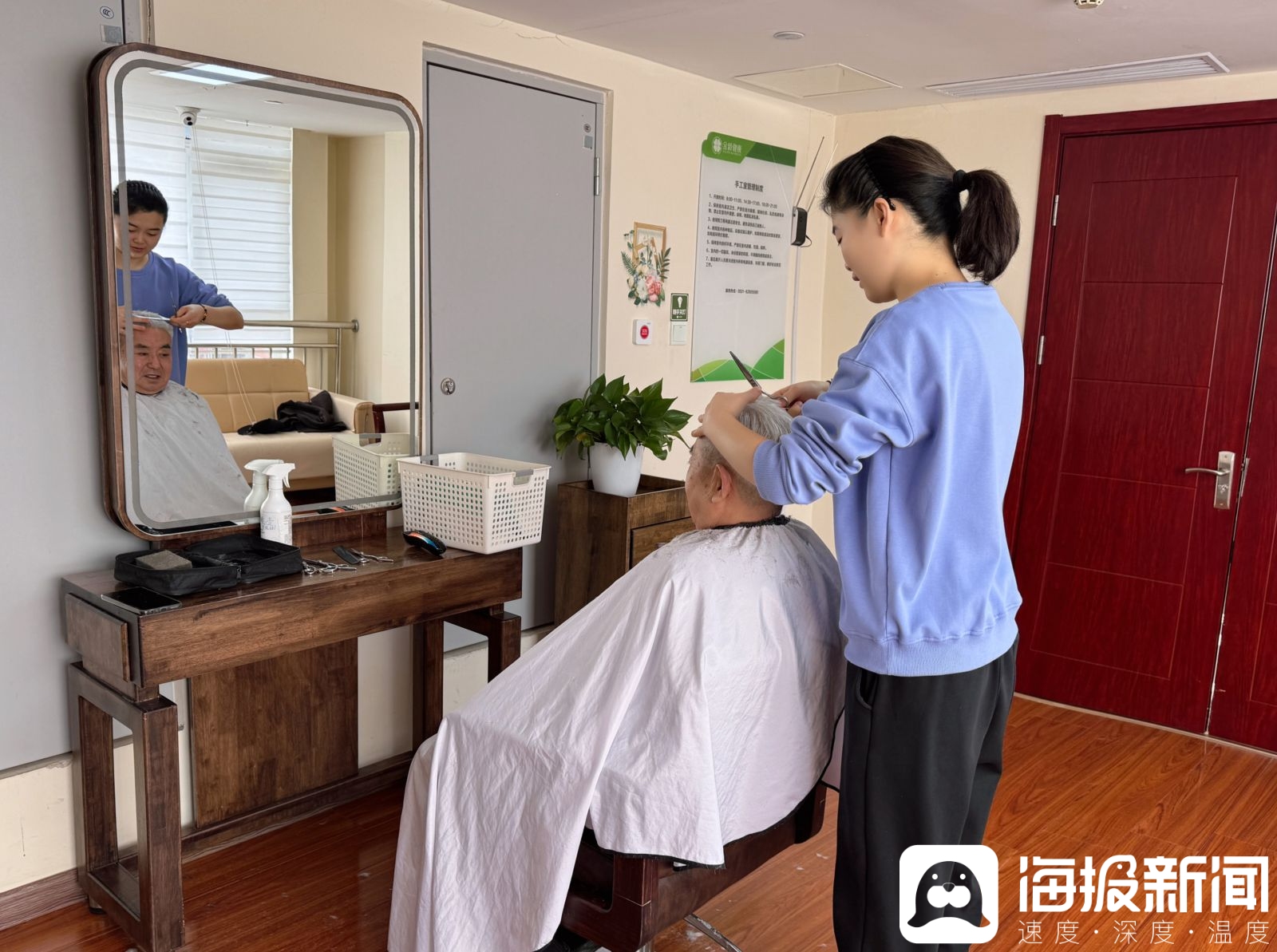 新春走基层丨“00后”带百位老人勇闯短视频,把养老院过成“连续剧”