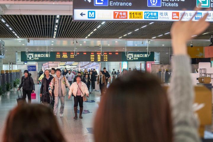 马年春节假日盘点·交通篇|反向团圆多、自驾出行旺、服务添暖意——流动中国彰显澎湃活力