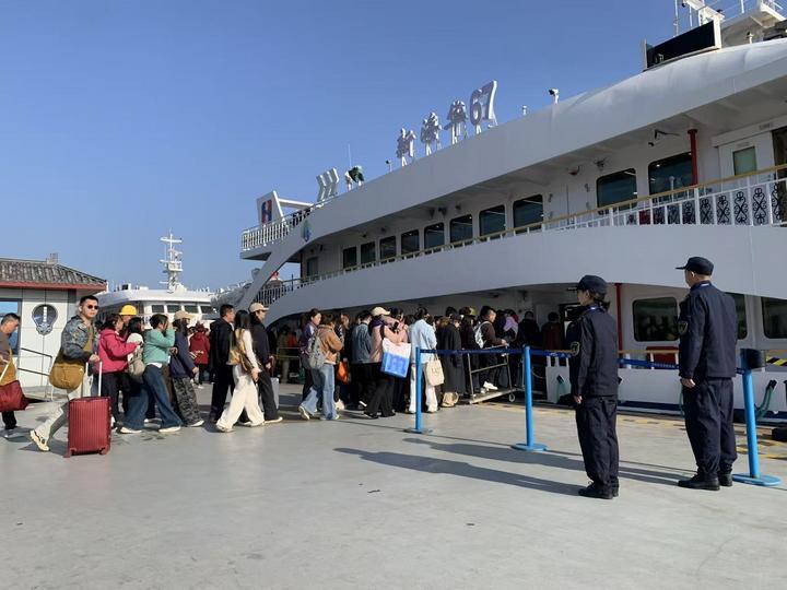 马年春节假日盘点·交通篇|反向团圆多、自驾出行旺、服务添暖意——流动中国彰显澎湃活力