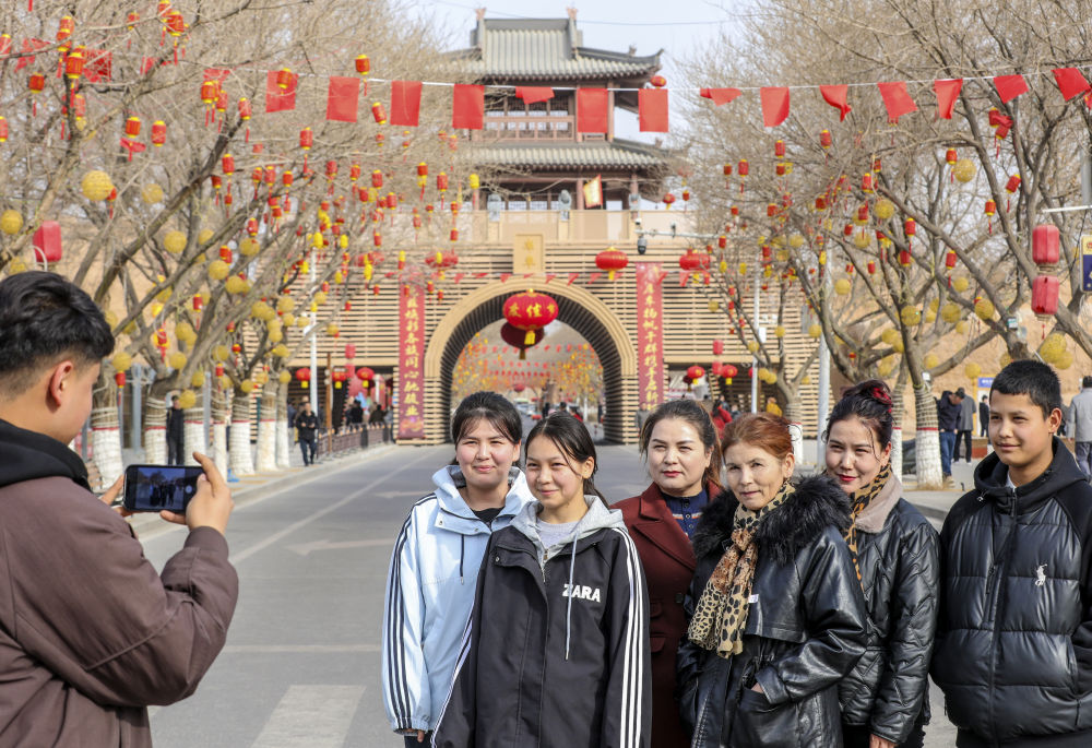 天山南北共赴新春