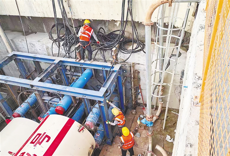 新春走基层|全球首创!他们在海底“穿针引线”