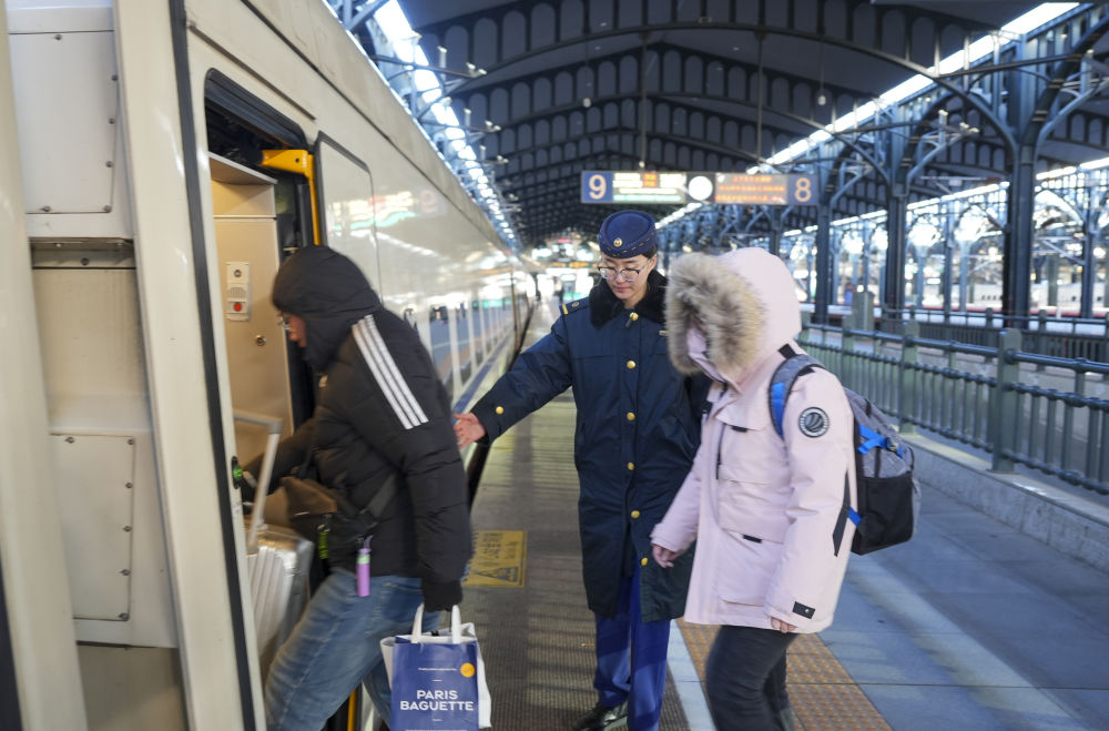 策马扬鞭再出发——春节后开工首日一线观察