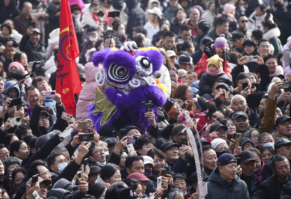 科技赋能文化 冰雪魅力升温——春节假期新疆文旅气象新 科技赋能文化 冰雪魅力升温——春节假期新疆文旅气象新