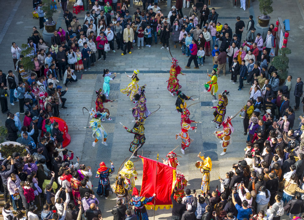 “马”不停蹄!春节假期游客人数和花费创历史新高 “马”不停蹄!春节假期游客人数和花费创历史新高