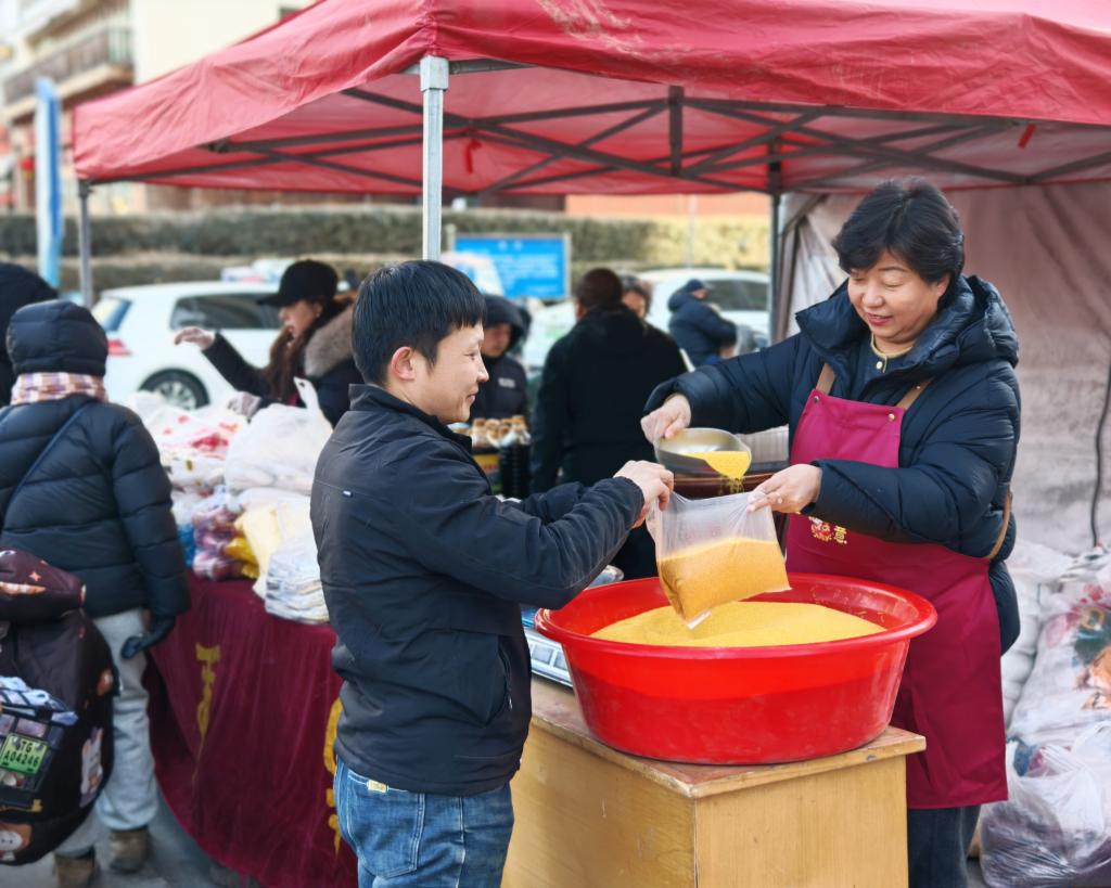党旗在基层一线高高飘扬|从“外人”到“亲人”:第一书记的振兴答卷