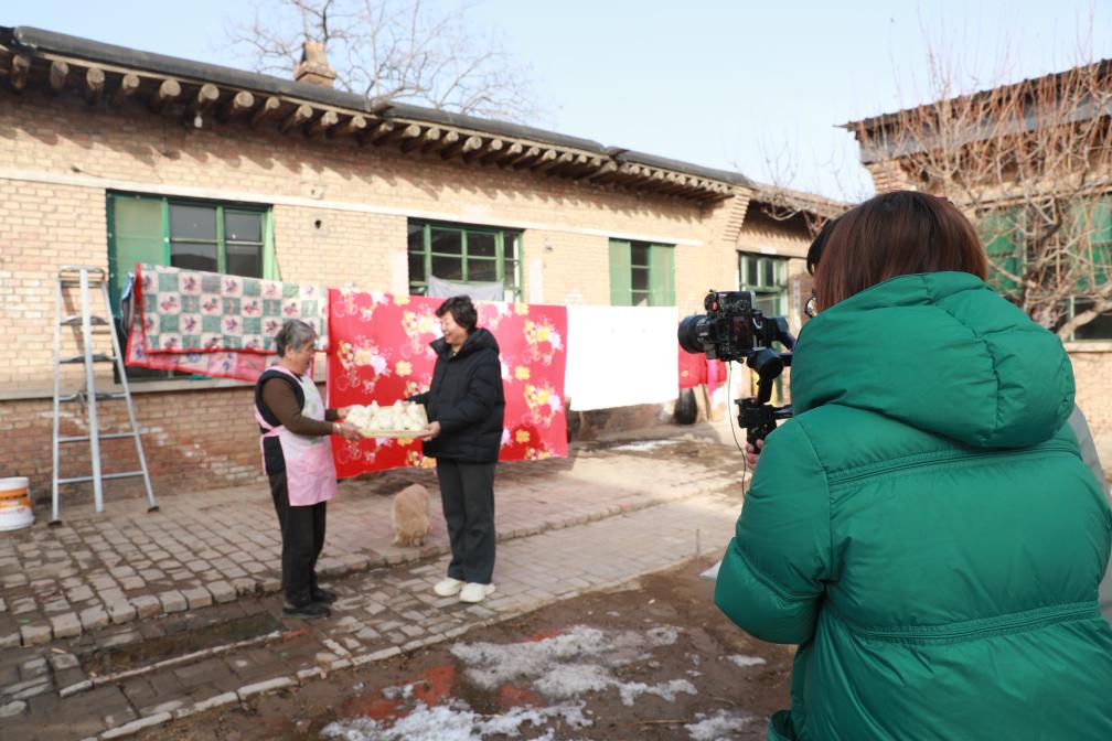 党旗在基层一线高高飘扬|从“外人”到“亲人”:第一书记的振兴答卷