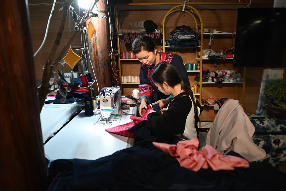 代表委员在身边丨爱拼会赢 着力稳就业促增收