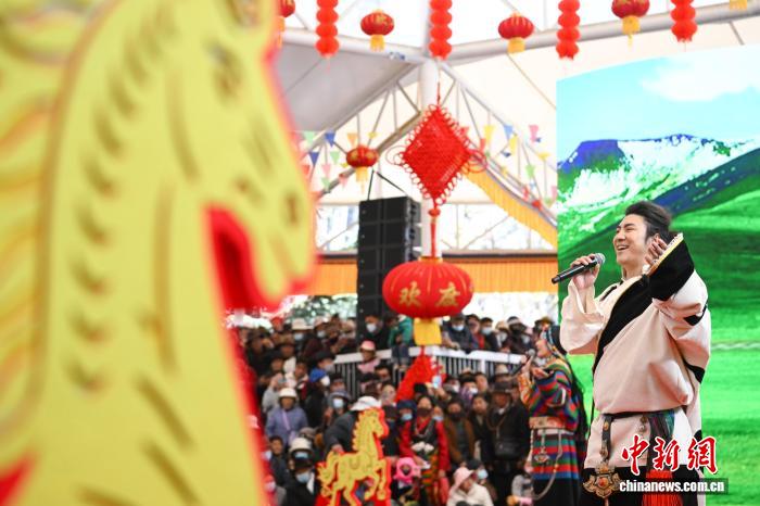 (新春走基层)西藏:雪域欢歌迎元宵 文化惠民润人心