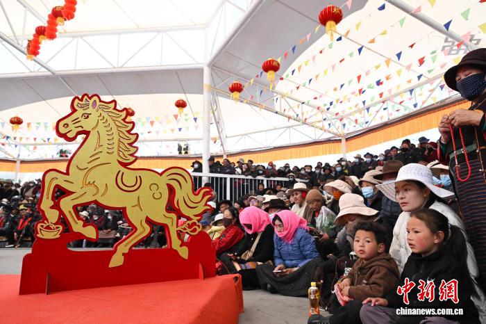 (新春走基层)西藏:雪域欢歌迎元宵 文化惠民润人心