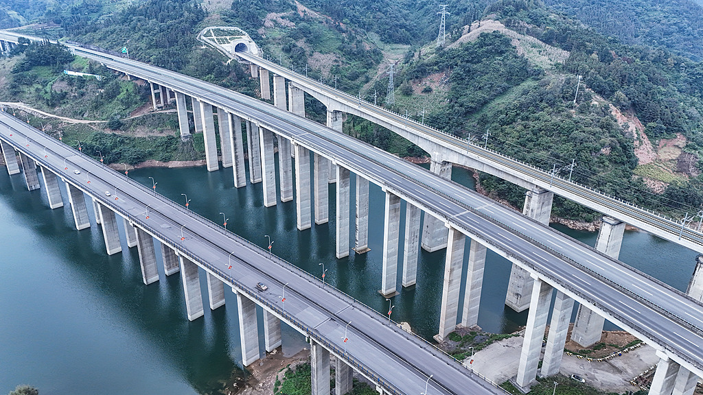 何以贵州 | 从“地无三里平”到高速平原,看交通如何改变区位