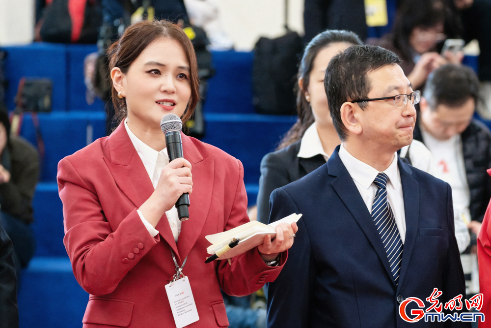 张玉卓答光明日报记者问：央企三年战新产业投资7.4万亿元 形成5个万亿级规模产业