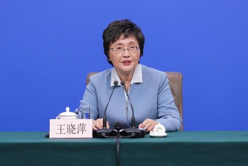 人社部部长王晓萍：促进重点群体就业，用政策服务力度提升民生保障温度