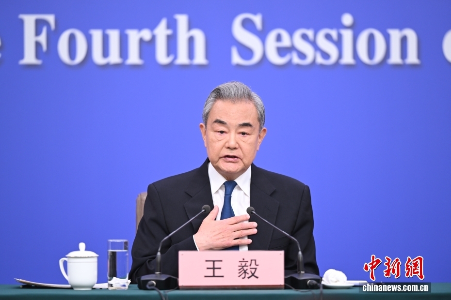 十四届全国人大四次会议举行外交主题记者会
