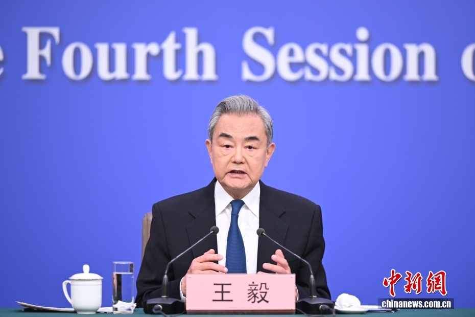 十四届全国人大四次会议举行外交主题记者会