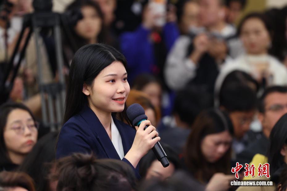 十四届全国人大四次会议举行外交主题记者会