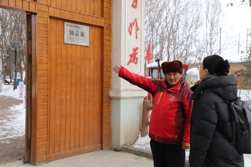 以一身热爱,让世界看见家乡——追记贺娇龙 以一身热爱,让世界看见家乡——追记贺娇龙