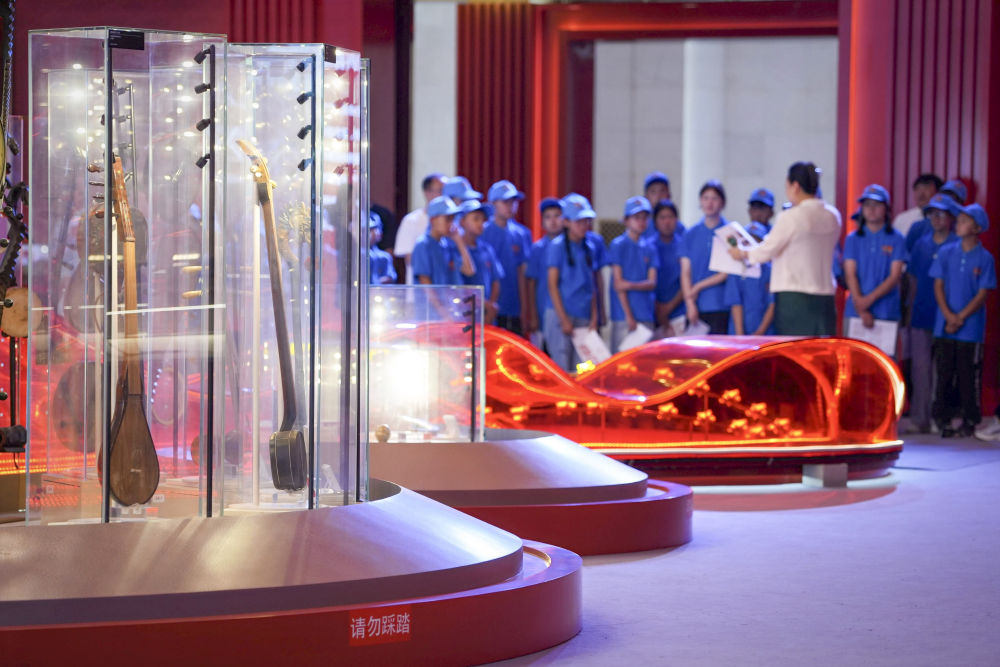 习近平总书记引领推进中华民族共同体建设