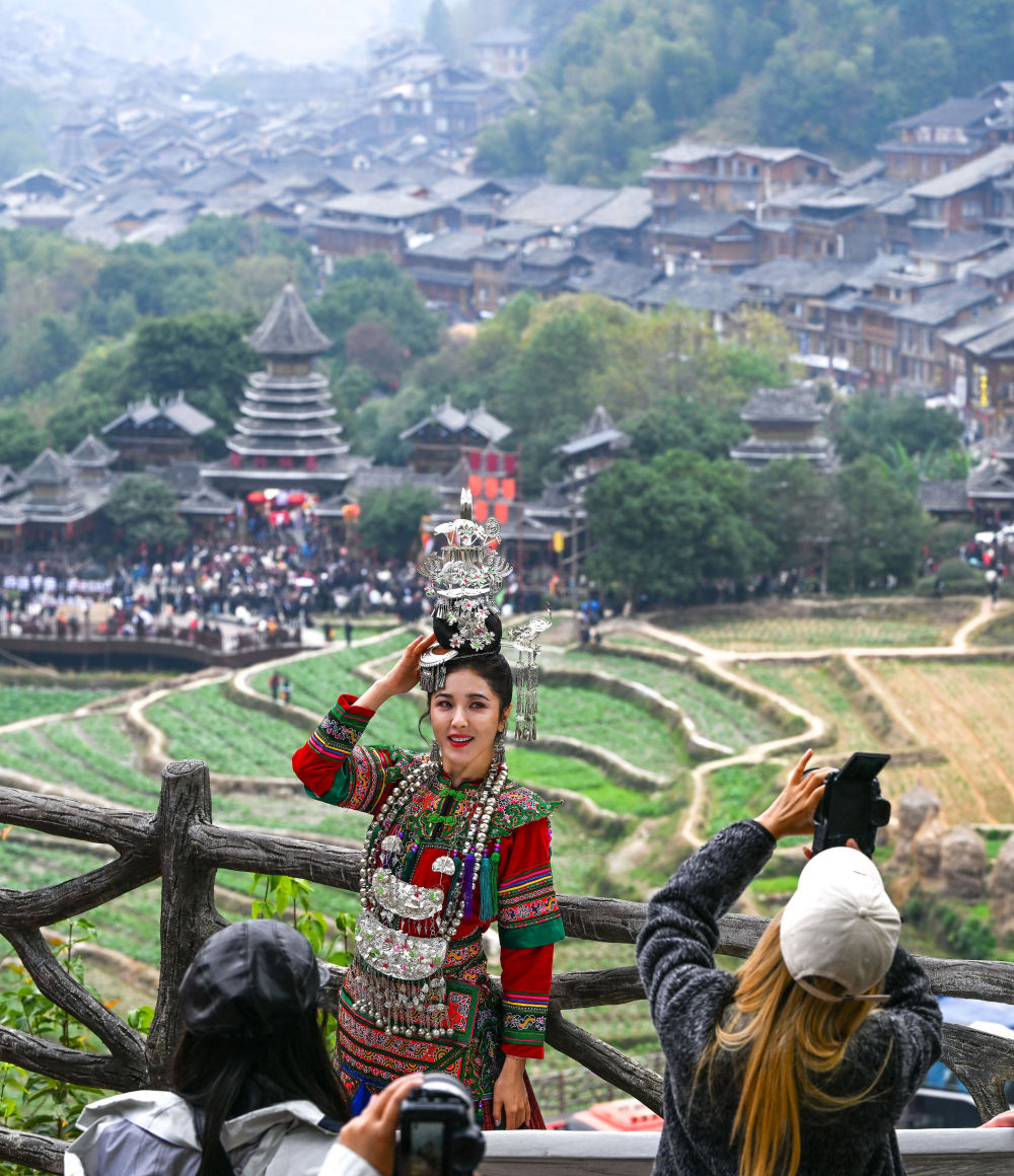 习近平总书记引领推进中华民族共同体建设