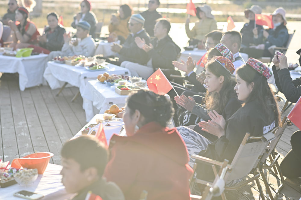 习近平总书记引领推进中华民族共同体建设