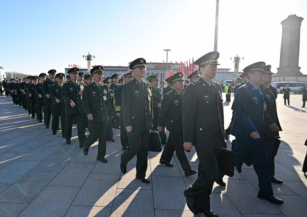 十四届全国人大四次会议举行第二次全体会议