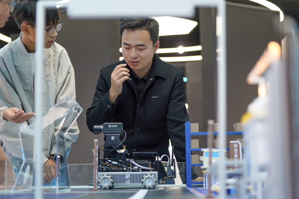 两会·影像链接｜展望“十五五”：汇聚青春力量