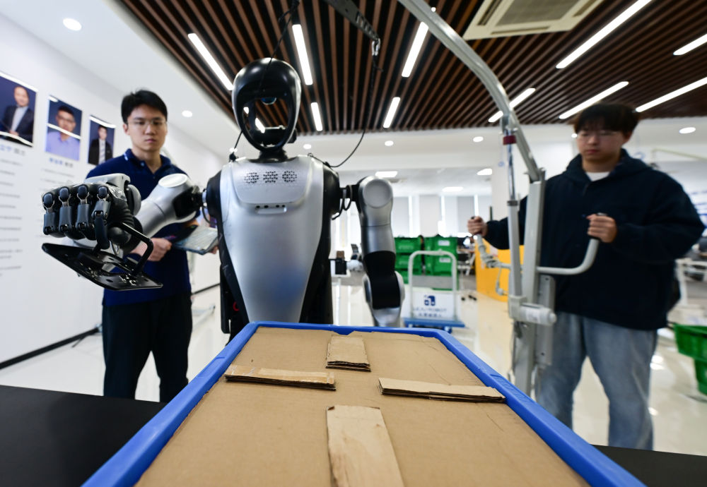 两会·影像链接｜展望“十五五”：汇聚青春力量