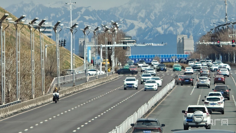 高质量发展“新”速度丨新疆立体交通铸就丝路经济繁荣“黄金廊道” 高质量发展“新”速度丨新疆立体交通铸就丝路经济繁荣“黄金廊道”