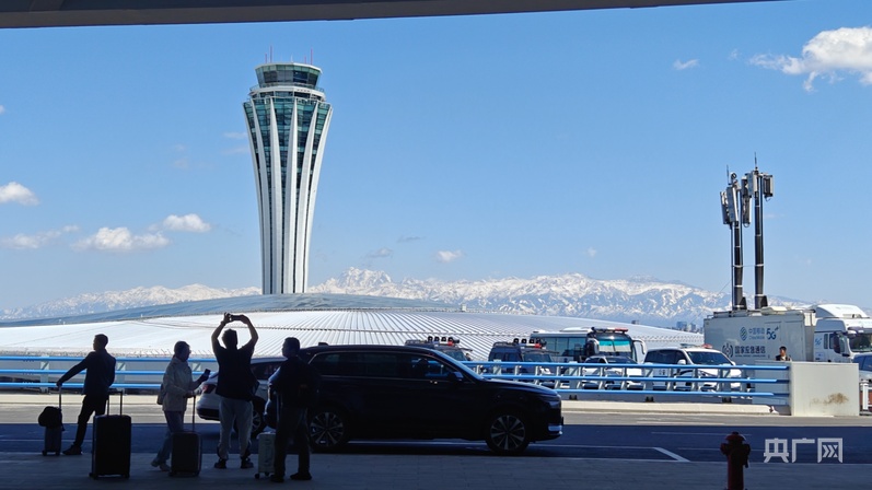 高质量发展“新”速度丨新疆立体交通铸就丝路经济繁荣“黄金廊道” 高质量发展“新”速度丨新疆立体交通铸就丝路经济繁荣“黄金廊道”