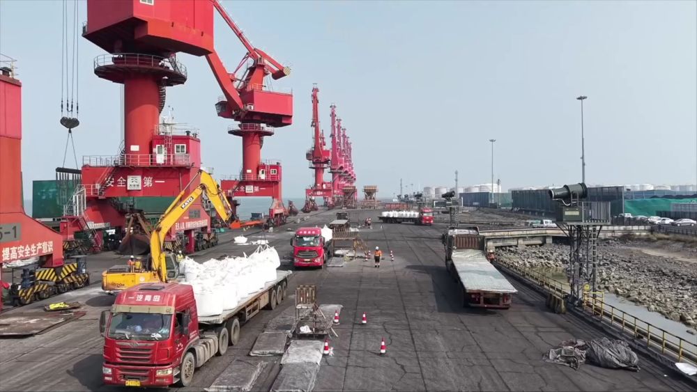 不负春光开好局 各地忙生产稳就业