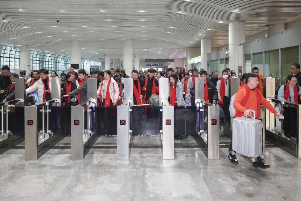 从春运之“变”，看中国经济蓬勃活力