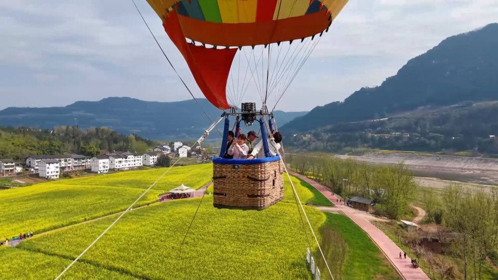 新华视点｜春日盛景赋能“花经济” 文旅融合焕发新活力