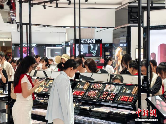 海南封关看变化:春运离岛免税购物金额同比增长39.8%