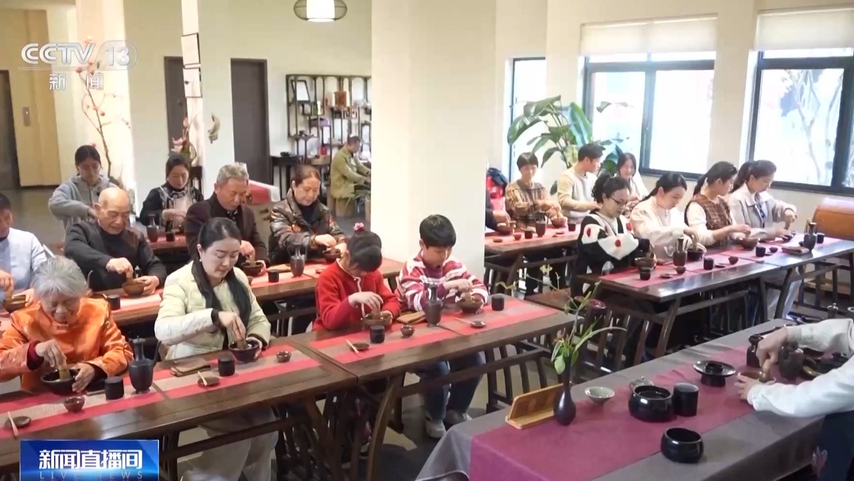 视频丨沉浸式当演员、挖野菜 体验经济让文化旅游有了新玩法