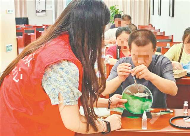 红岩周刊|城市的善意,透过细节奔涌而来 “红色引擎”驱动志愿服务升级的重庆探索 红岩周刊|城市的善意,透过细节奔涌而来 “红色引擎”驱动志愿服务升级的重庆探索