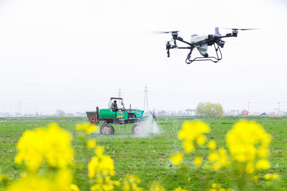 从“种地”到“慧种地”：中国智慧春耕跑出“加速度”