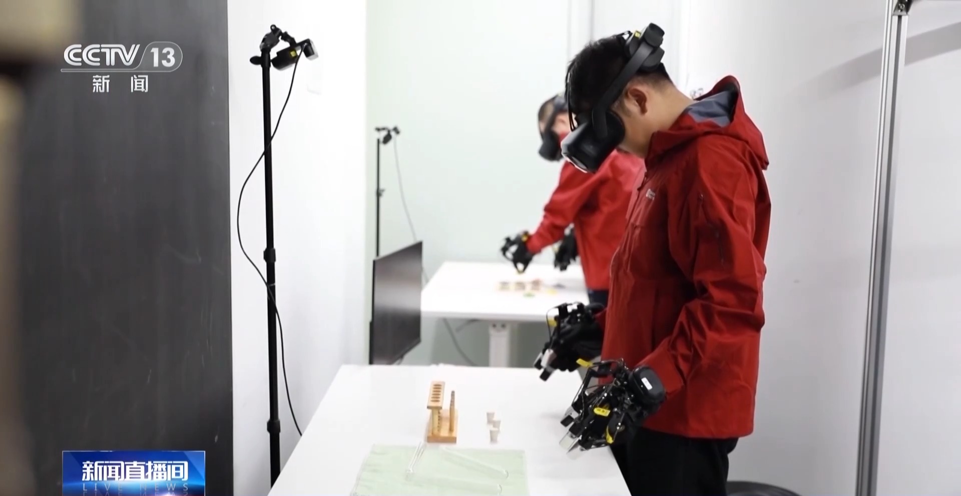 奋进“十五五”实干开新局丨看得懂会行动 AI加持让机器人更聪明