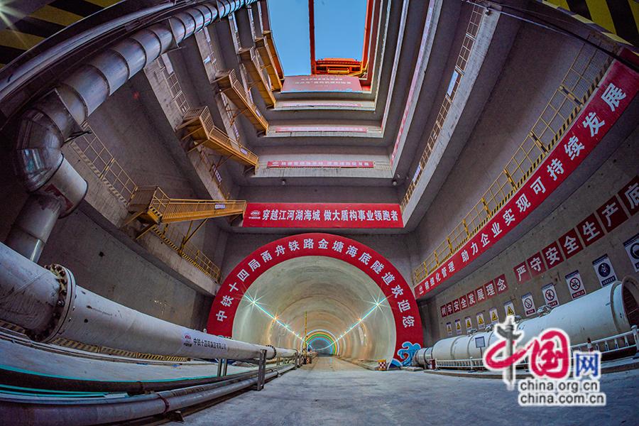 【发现最美铁路】海下78米!探秘世界最长海底高铁隧道