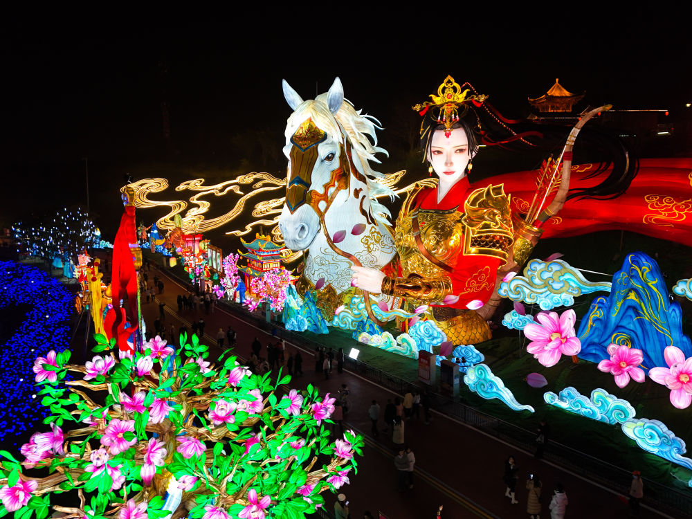 国潮热，绘就人文经济新诗篇