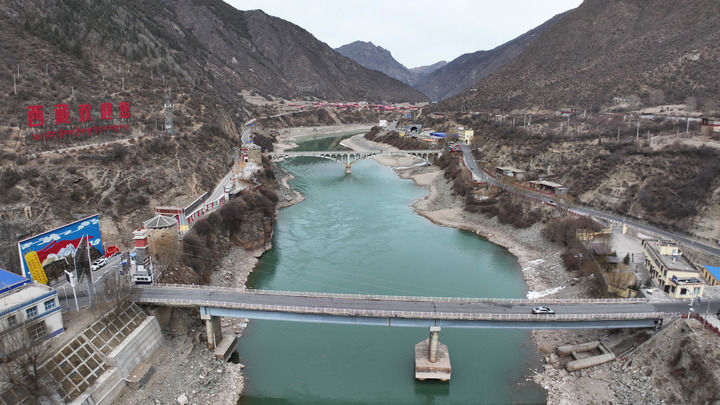 探访西藏升起第一面五星红旗的岗托村