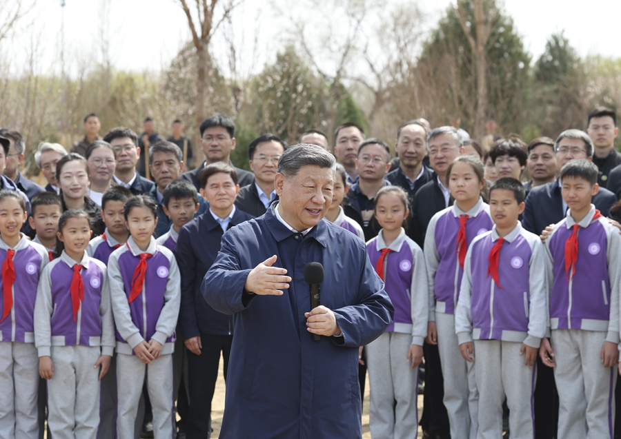 党和国家领导人参加首都义务植树活动