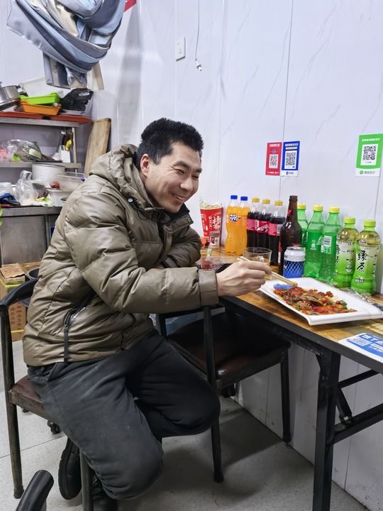 小店微光里的星河