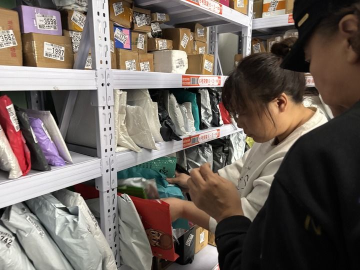 小店微光里的星河