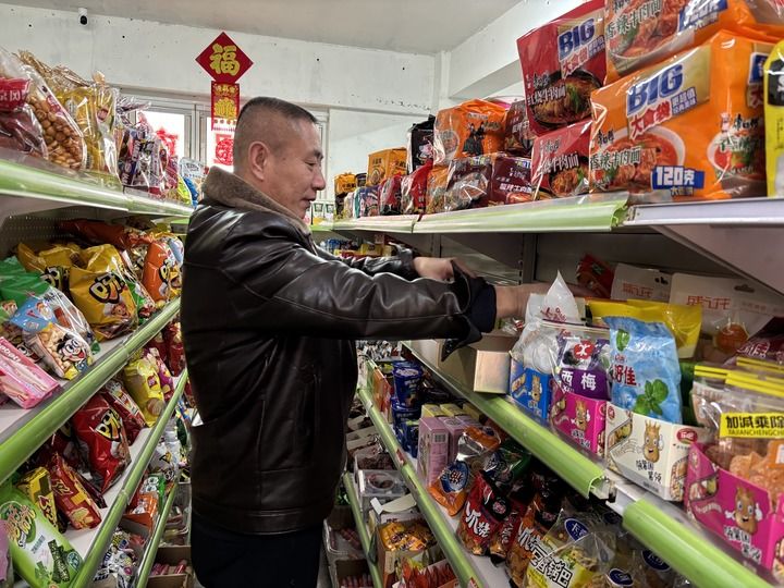 小店微光里的星河