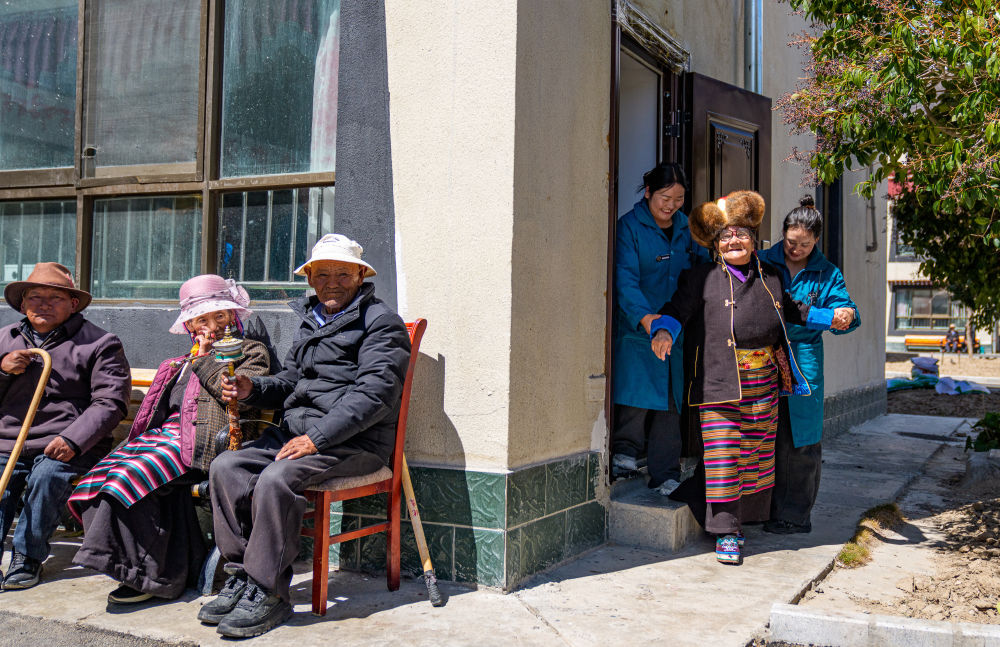 苦难和新生——西藏翻身农奴影像档案：次德吉