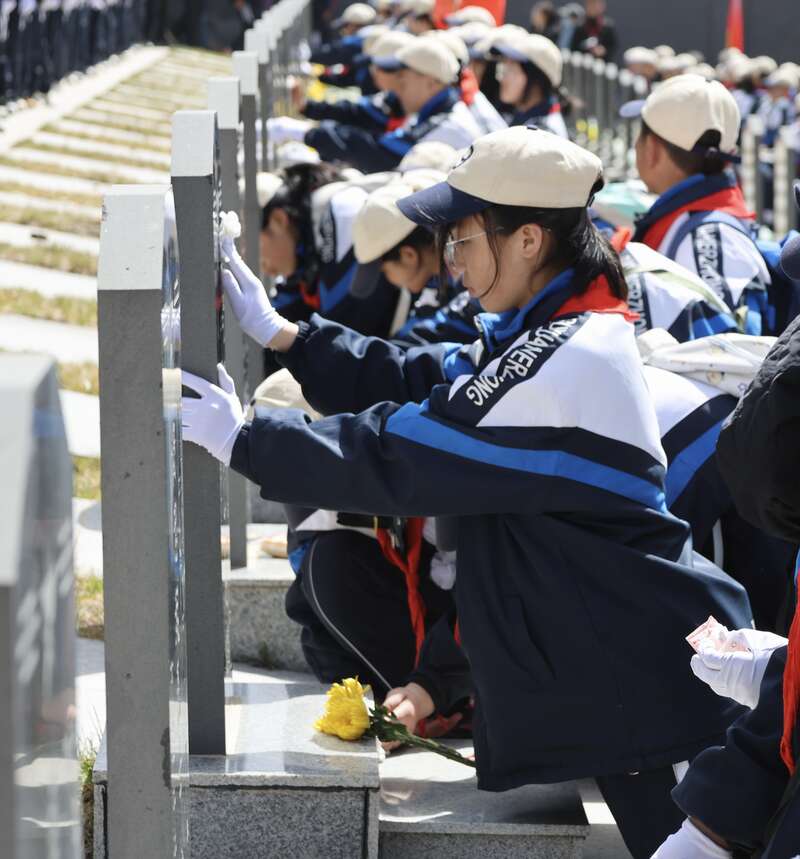 “长征路”常走常新 宁夏固原连续31年组织师生徒步百里祭英烈