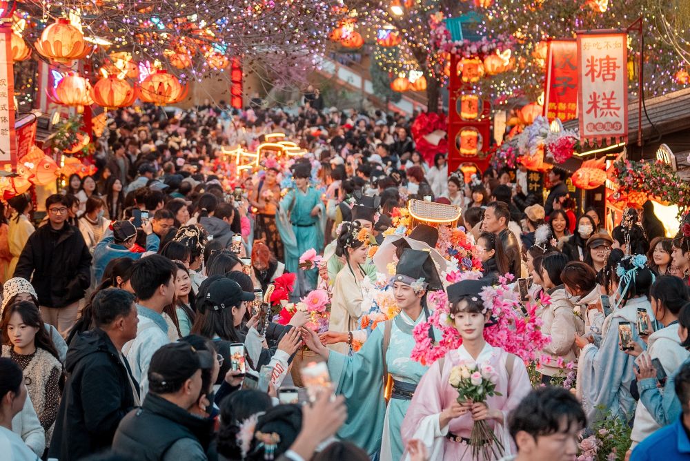 春日经济新图景|春光入戏,“演艺经济”活力勃发! 春日经济新图景|春光入戏,“演艺经济”活力勃发!