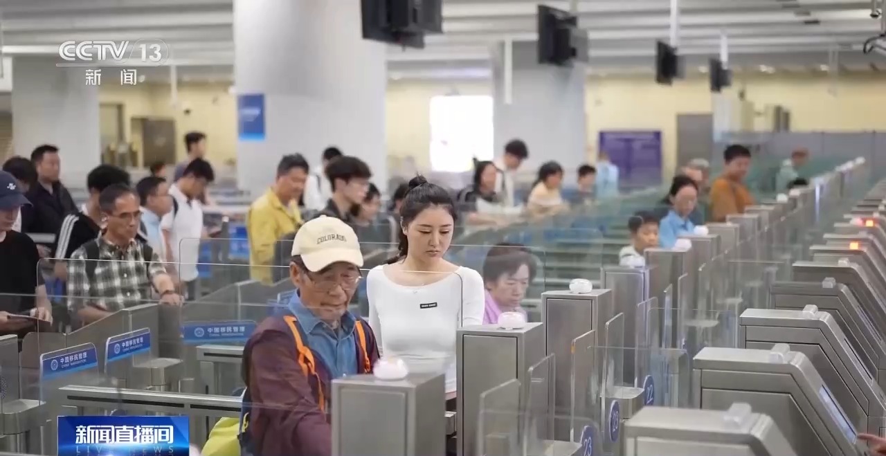 视频丨港珠澳大桥口岸入境车流迎高峰 自驾“北上”成热门新选择